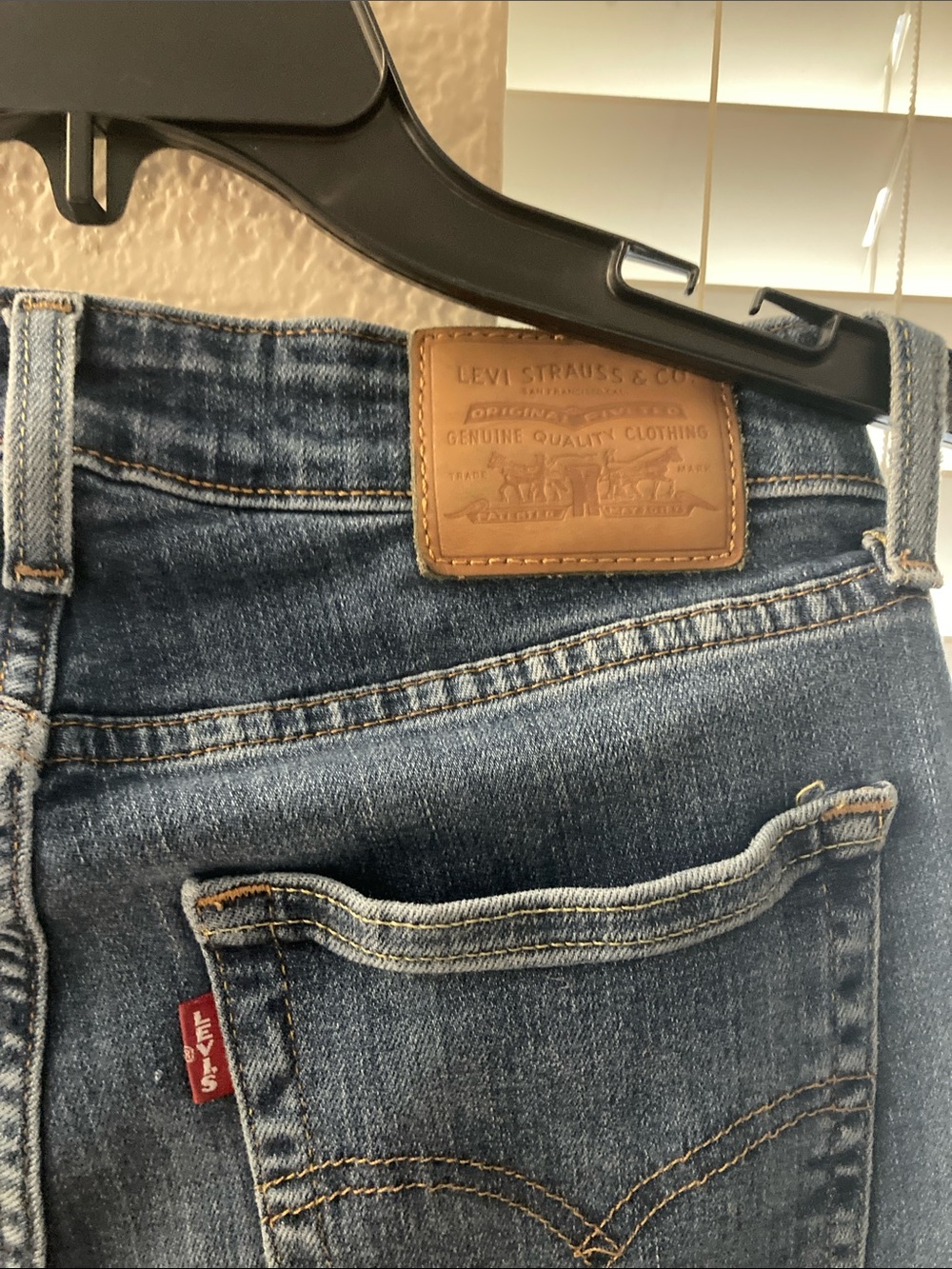 Levi's 721 Skinny High-Rise Jeans in Dark Blue Denim - Picture 6 of 7
